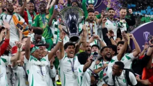 Al Ahli Sabet Trofi