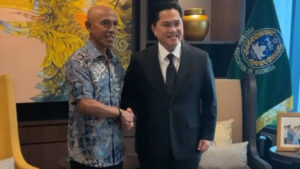 Simon Tahamata Bergabung