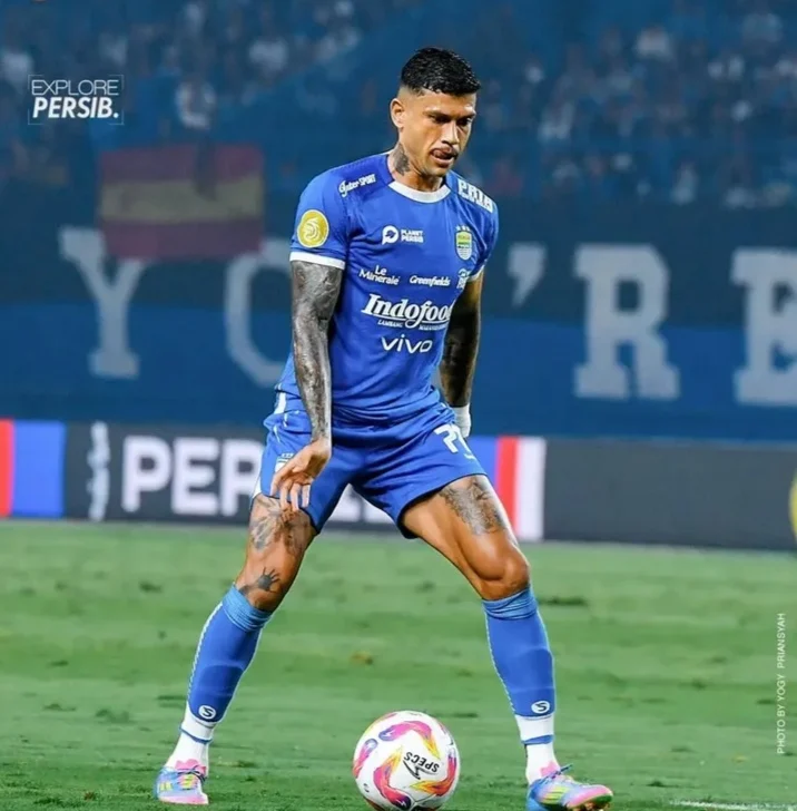 Persib Ingin Ciro Bertahan
