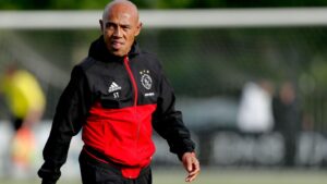 Simon Tahamata Dijadwalkan Tiba