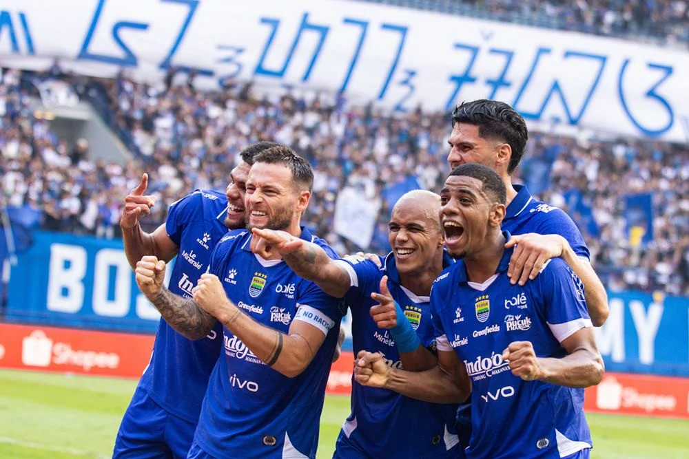 Persib Kalahkan Semen Padang